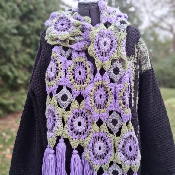 Black Long Sweater with Light Purple Rose and Scarf XL Plus - Picture 4 of 11